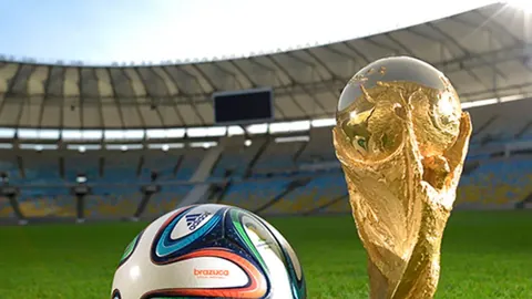 梅西奇迹瞬间：距球16米处神停妙射，现场欢声雷动！