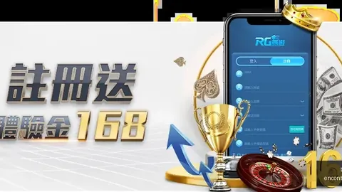 胡桑诺夫两度神勇扑救，热刺球迷为之赞叹。